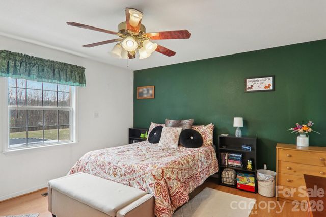 130 Crestview Street, Canton, NC 28716