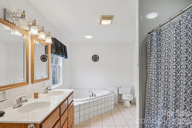 130 Crestview Street, Canton, NC 28716