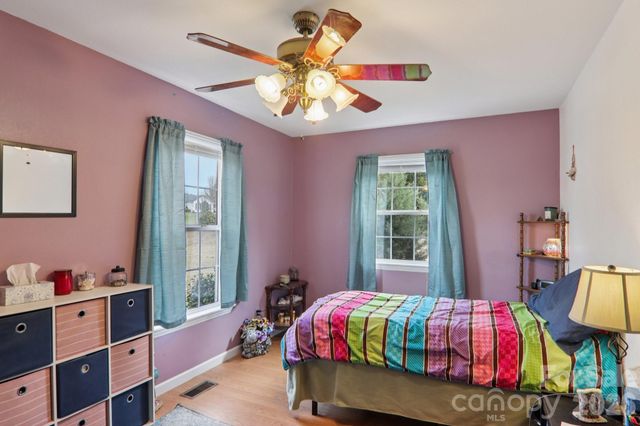 130 Crestview Street, Canton, NC 28716