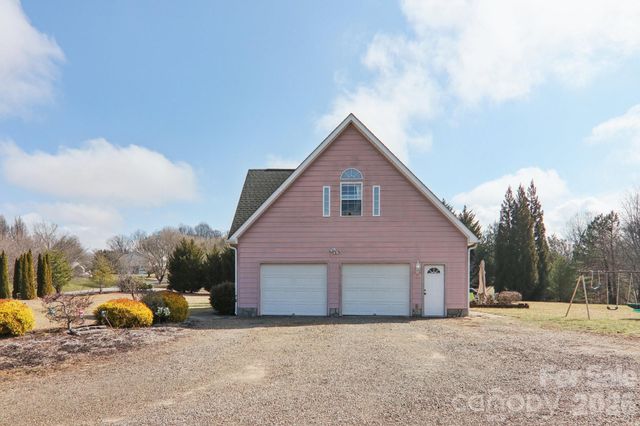 130 Crestview Street, Canton, NC 28716