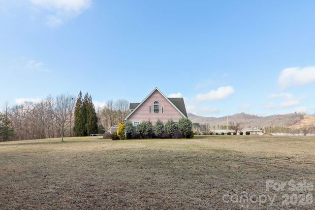 130 Crestview Street, Canton, NC 28716