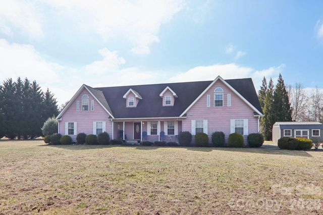 130 Crestview Street, Canton, NC 28716