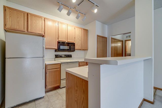 8372 Kimball Drive, Eden Prairie, MN 55347