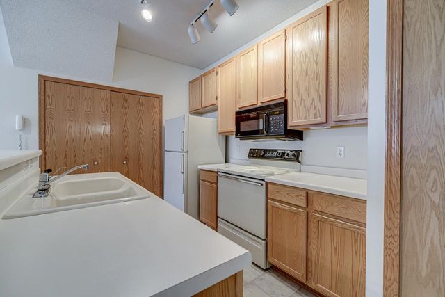 8372 Kimball Drive, Eden Prairie, MN 55347