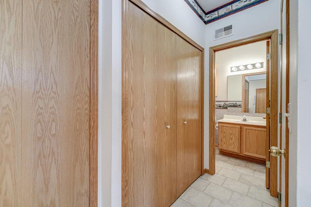 8372 Kimball Drive, Eden Prairie, MN 55347