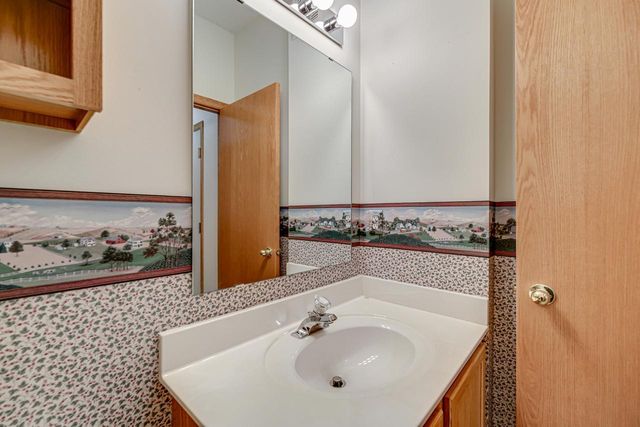 8372 Kimball Drive, Eden Prairie, MN 55347