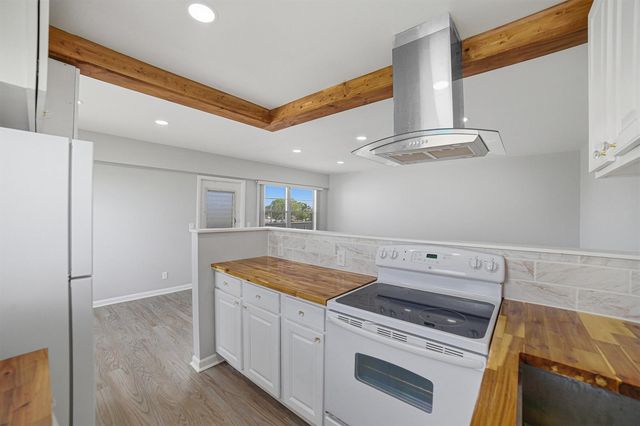 32 Fanshaw A 32, Boca Raton, FL 33434