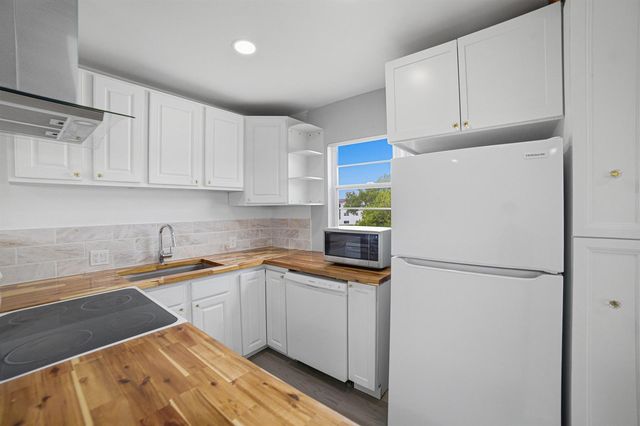 32 Fanshaw A 32, Boca Raton, FL 33434