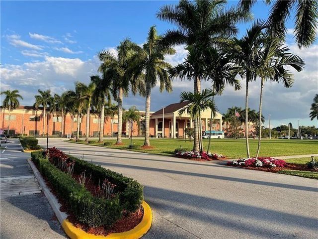 32 Fanshaw A 32, Boca Raton, FL 33434
