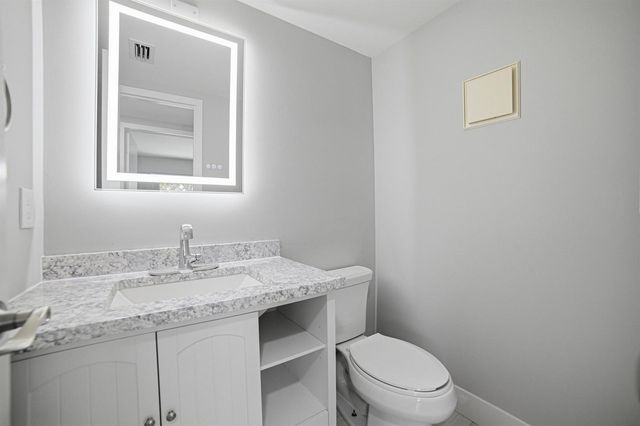 32 Fanshaw A 32, Boca Raton, FL 33434