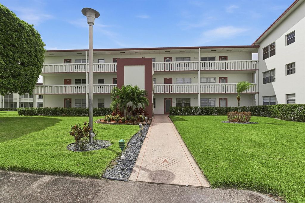 32 Fanshaw A 32, Boca Raton, FL 33434
