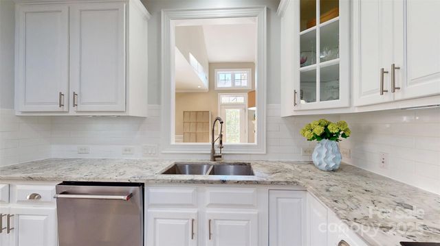 11724 Easthampton Circle, Charlotte, NC 28277