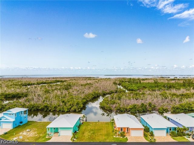 2990 Trawler LN, St James City, FL 33956