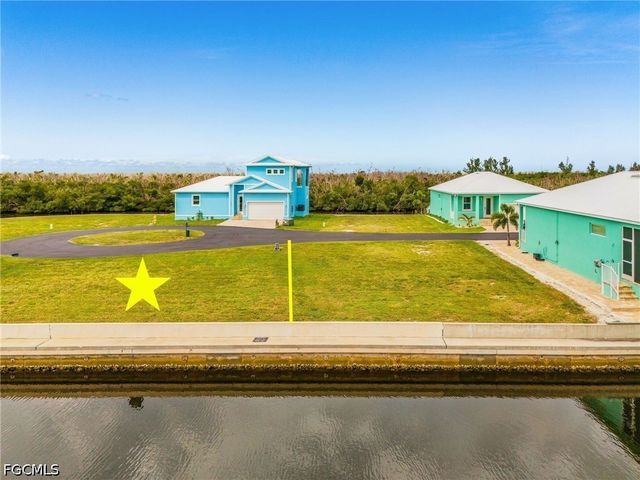 2990 Trawler LN, St James City, FL 33956
