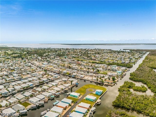 2990 Trawler LN, St James City, FL 33956