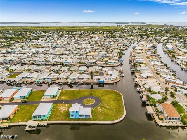 2990 Trawler LN, St James City, FL 33956