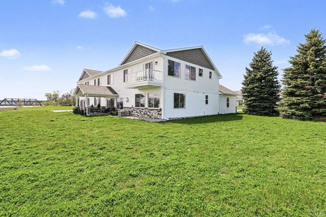 21 Cove Drive, Bay City, MI 48706