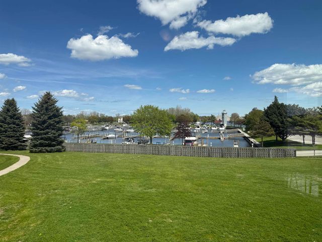21 Cove Drive, Bay City, MI 48706