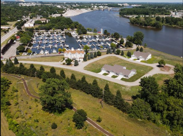 21 Cove Drive, Bay City, MI 48706