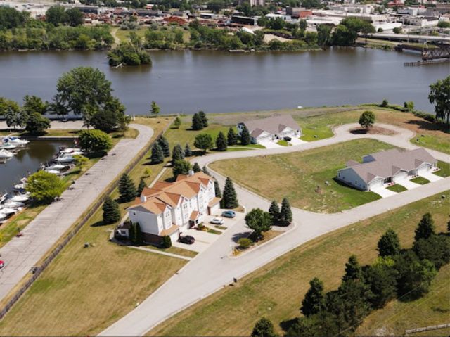 21 Cove Drive, Bay City, MI 48706
