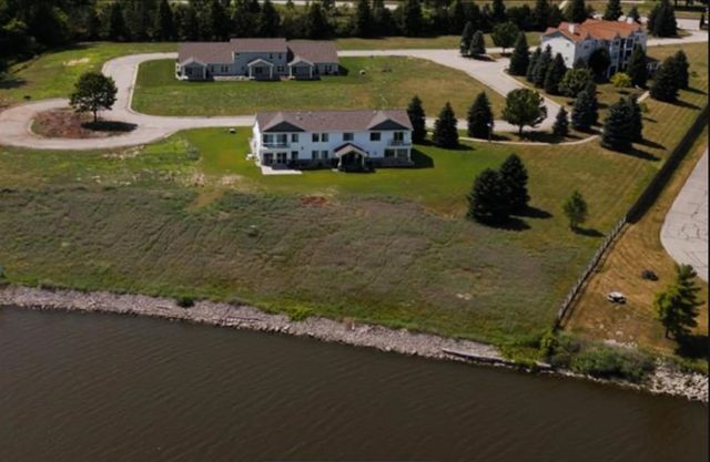 21 Cove Drive, Bay City, MI 48706