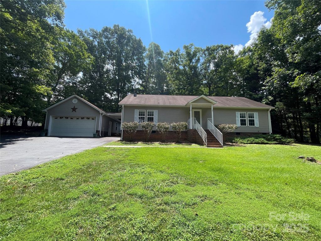 136 Lantern Court, Mount Gilead, NC 27371