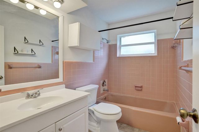4240 NW 21st Avenue 2, Oakland Park, FL 33309