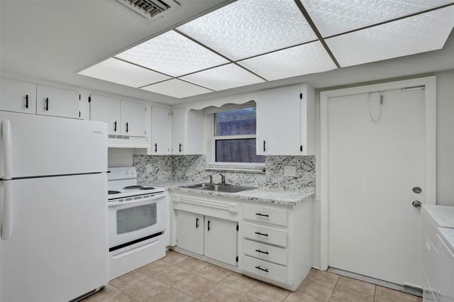 4240 NW 21st Avenue 2, Oakland Park, FL 33309