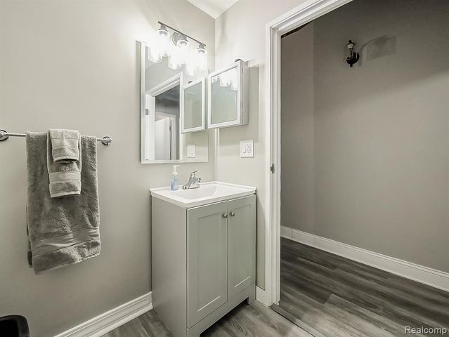 6533 East Jefferson 238, Detroit, MI 48207