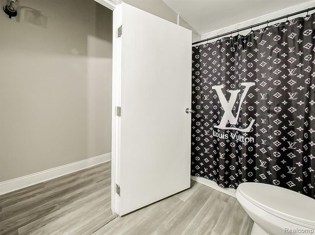 6533 East Jefferson 238, Detroit, MI 48207