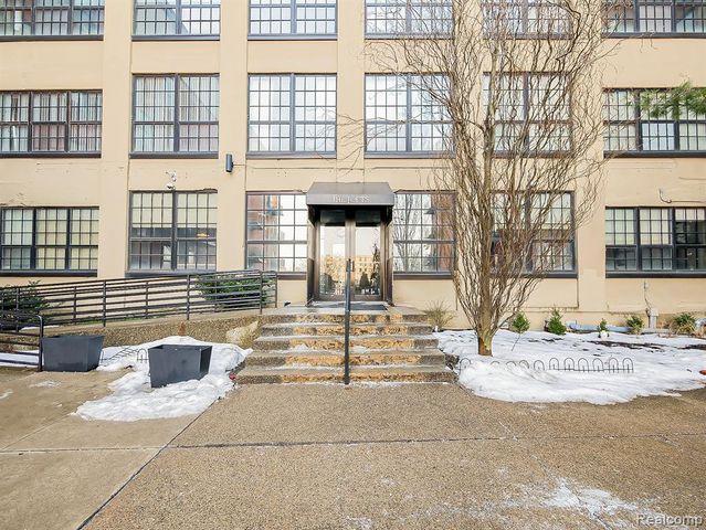 6533 East Jefferson 238, Detroit, MI 48207