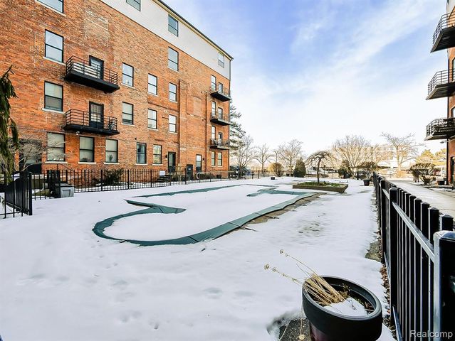 6533 East Jefferson 238, Detroit, MI 48207