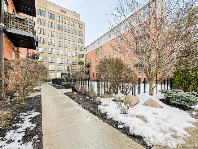 6533 East Jefferson 238, Detroit, MI 48207