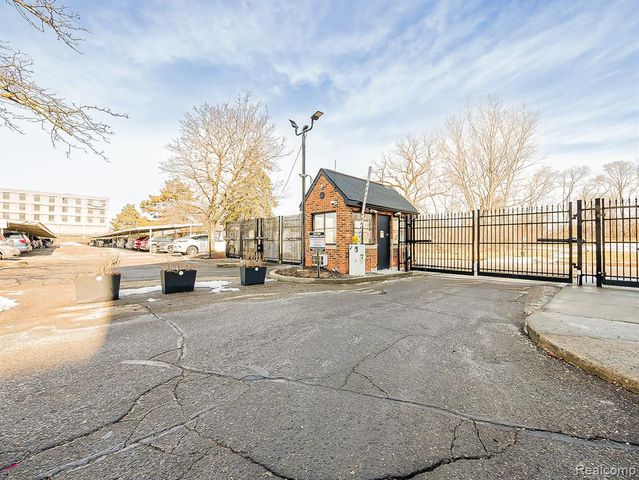 6533 East Jefferson 238, Detroit, MI 48207