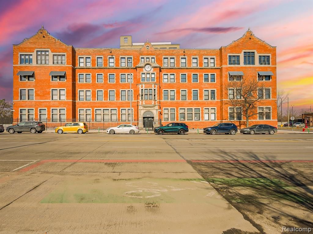 6533 East Jefferson 238, Detroit, MI 48207