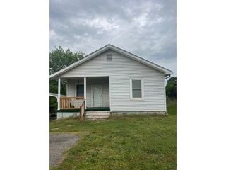 1261 Upper Valley Falls Rd, Boiling Springs, SC 29316