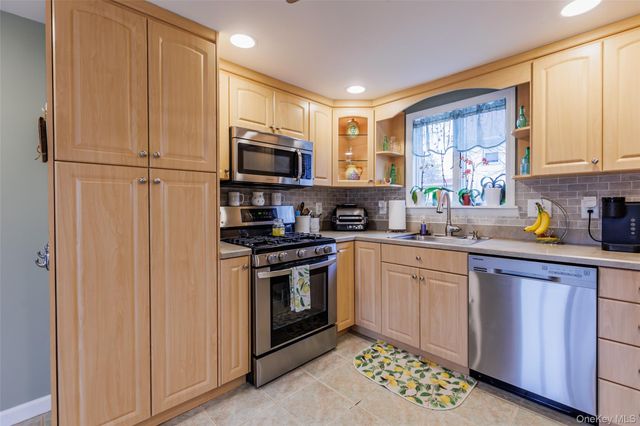 5 Wall Street, East Islip, NY 11730