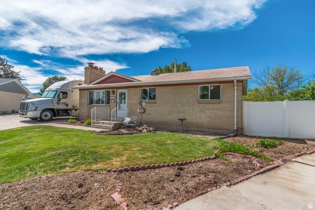 2120 W ROBIN WAY, West Jordan, UT 84084