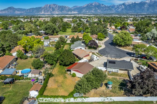 2120 W ROBIN WAY, West Jordan, UT 84084