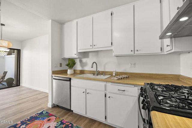 1466 San Simeon Court 4, Ventura, CA 93003