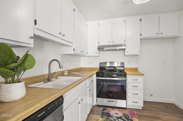 1466 San Simeon Court 4, Ventura, CA 93003