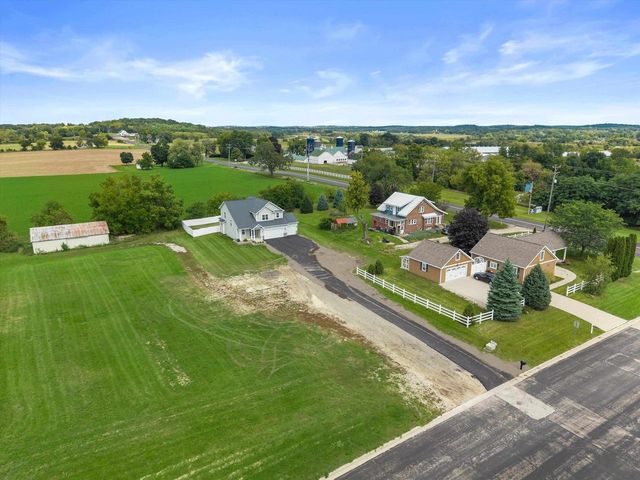 131 W Blackhawk Drive, Fort Atkinson, WI 53538