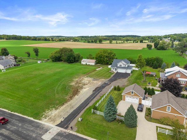 131 W Blackhawk Drive, Fort Atkinson, WI 53538