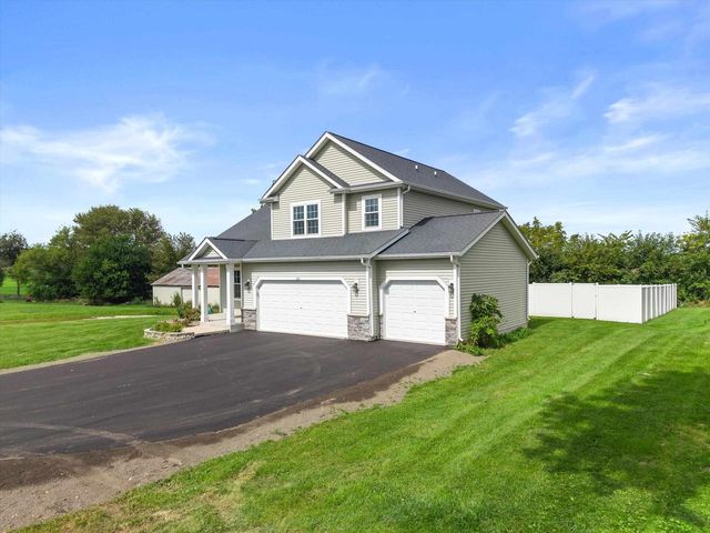 131 W Blackhawk Drive, Fort Atkinson, WI 53538