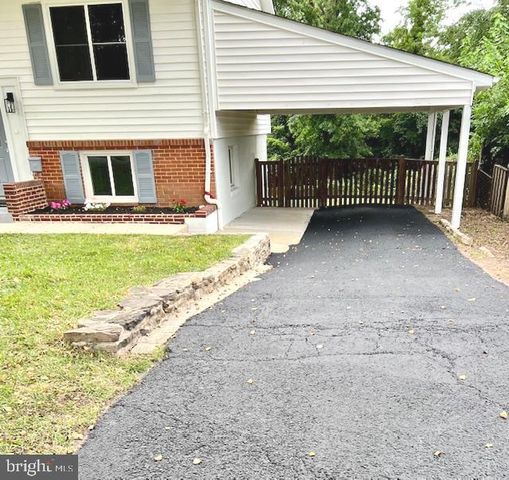 406 W MAPLE AVE, Sterling, VA 20164