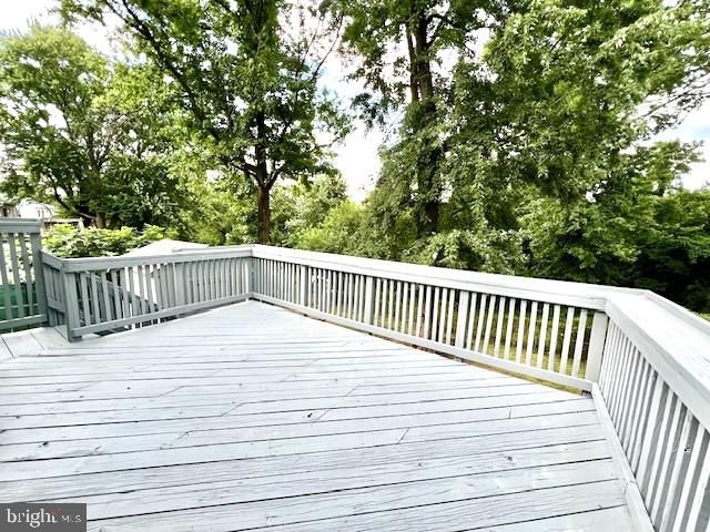 406 W MAPLE AVE, Sterling, VA 20164