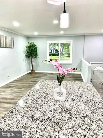 406 W MAPLE AVE, Sterling, VA 20164