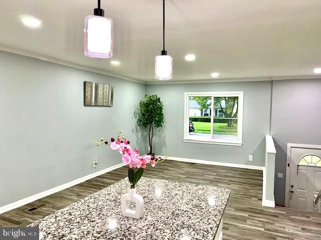 406 W MAPLE AVE, Sterling, VA 20164