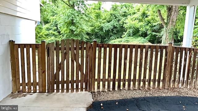 406 W MAPLE AVE, Sterling, VA 20164