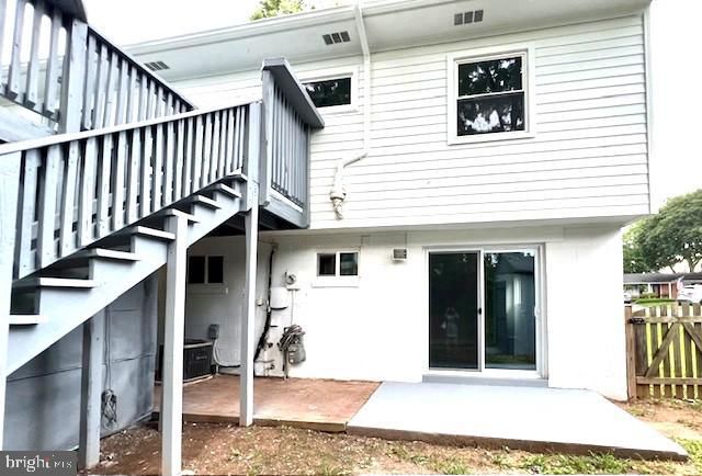 406 W MAPLE AVE, Sterling, VA 20164